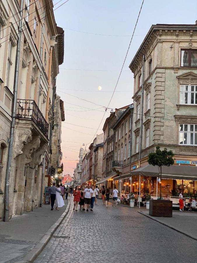 В Центрі Біля Ратуші Вулиця Площа Ринок 11 Lwów Zewnętrze zdjęcie